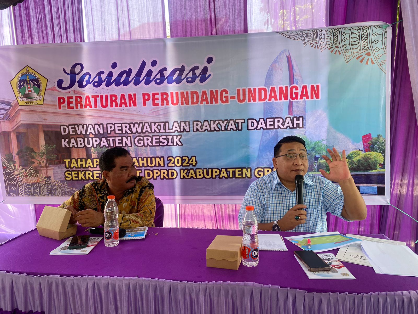 Seluruh Anggota DPRD Kab. Gresik serentak melaksanakan sosialisasi peraturan perundang-undangan (sosperda)